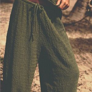 Zara Voluminous Textured Pants